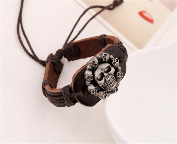 Silver Skulls Adjustable Leather Wristband Bracelet Mens Womens Teens Boys Girls