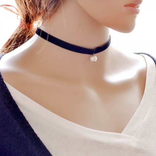 Retro Style Black Suede Choker Necklace With White Pearl Shaped Pendant Charm
