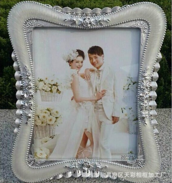 7x5 Silver Flowers Border Vintage Style Metal Freestanding Photo Frame