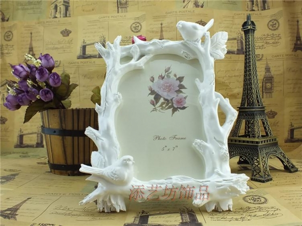 7x5 Garden Birds Robin On Tree Vintage Style White Freestanding Photo Frame