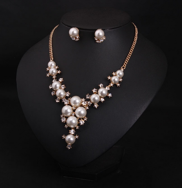 White Pearls Flowers Gold Diamante Necklace And Earrings Set Costume Jewellery