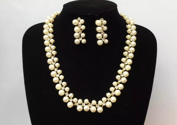 Crystal Diamante Rhinestones White Pearls Flowers Necklace And Earrings Set