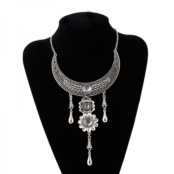 Indian Style New Moon Shape Silver Metal Necklace Pendant Collar Statement