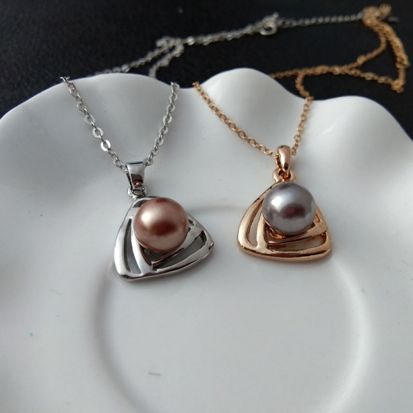 Rose Gold Pearl On Flower Silver Necklace And Earrings Set Costume Jewellery