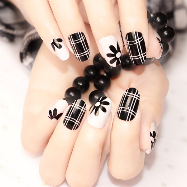 24pcs Black White Daisy Flowers False Nail Tips Full Cover Fake Nails With Glue