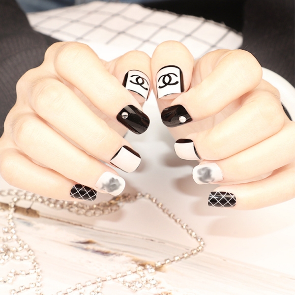 False Nails-Bright  Lattice Love Heart Geometric figure