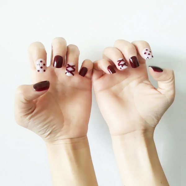 24pcs Wine Red Dots Grid Pattern False Nail Tips Full Cover Fake Nails With Glue