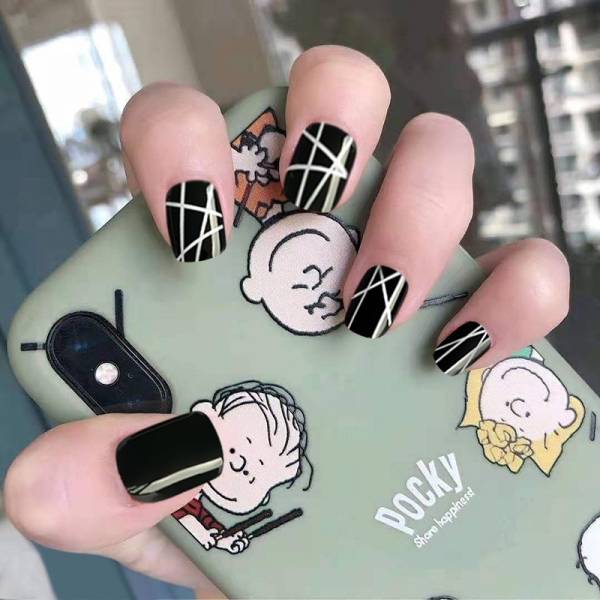 24pcs White Grid Pattern Black False Nail Art Tips Full Cover Fake Nails Glue