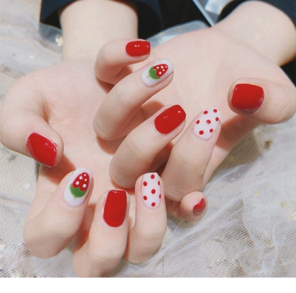 24pcs Red Strawberry False Nail Art Tips Full Coverage Fake Nails With Glue