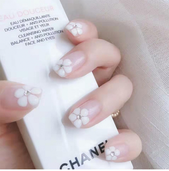 24pcs White Flowers Pink False Nail Art Tips Full Cover Fake Nails With Glue