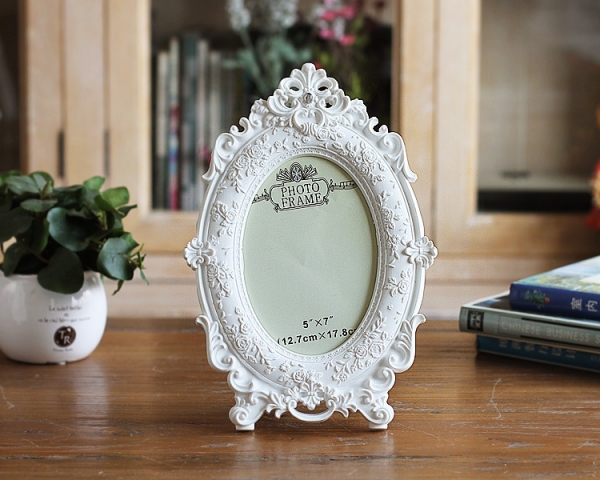 Retro Vintage Style Rustic Flowers White Oval Freestanding Photo Frame 6x4 Inch