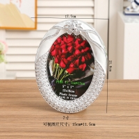 Style 58 Silver White Rose Flowers 7x5 Photo Frame