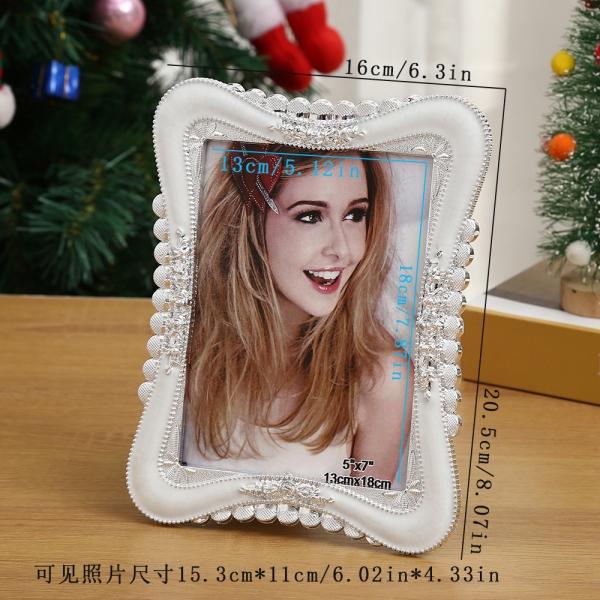 Style 62 Emerald White Silver Rose Flowers 7x5 Photo Frame