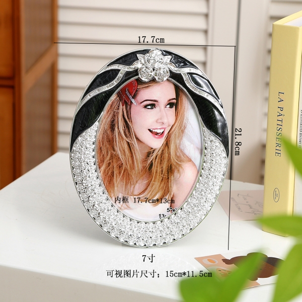 Style 59 Silver Black Rose Flowers 7x5 Photo Frame